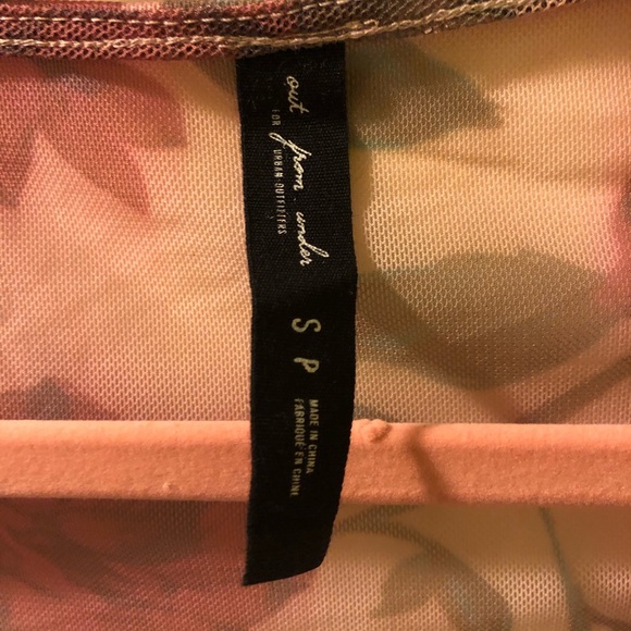 UO Rose Mesh Crop Top - Picture 5 of 9